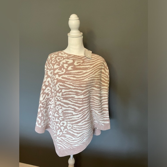 NEW WITH TAGS! Barefoot Dreams Ultra Lite Ocean Breeze PONCHO in Faded Rose OS - Picture 4 of 14